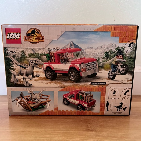 LEGO JURASSIC WORLD Set "BLUE & BETA VELOCIRAPTOR CAPTURE" #76946 New - Picture 2 of 3